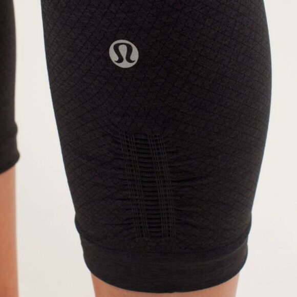 Lululemon Ebb And Flow Crop II Black size 6 - Picture 7 of 15